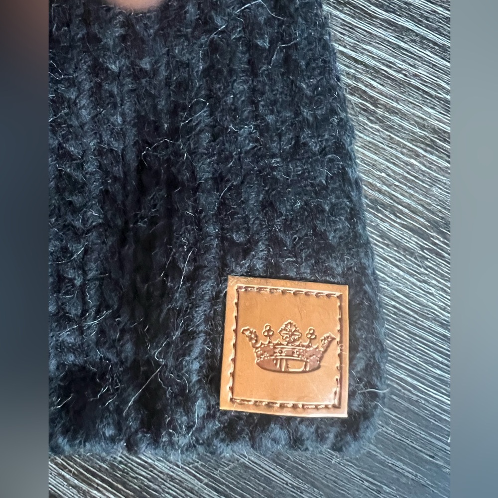 Black and Tan Pom Beanie - Picture 6 of 6